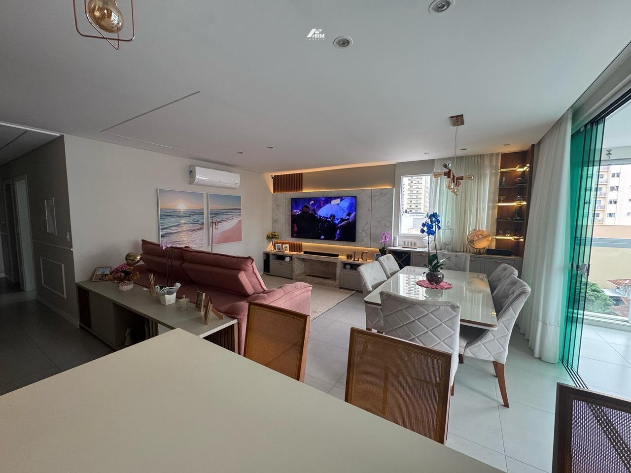 Apartamento à venda no Meia Praia: 