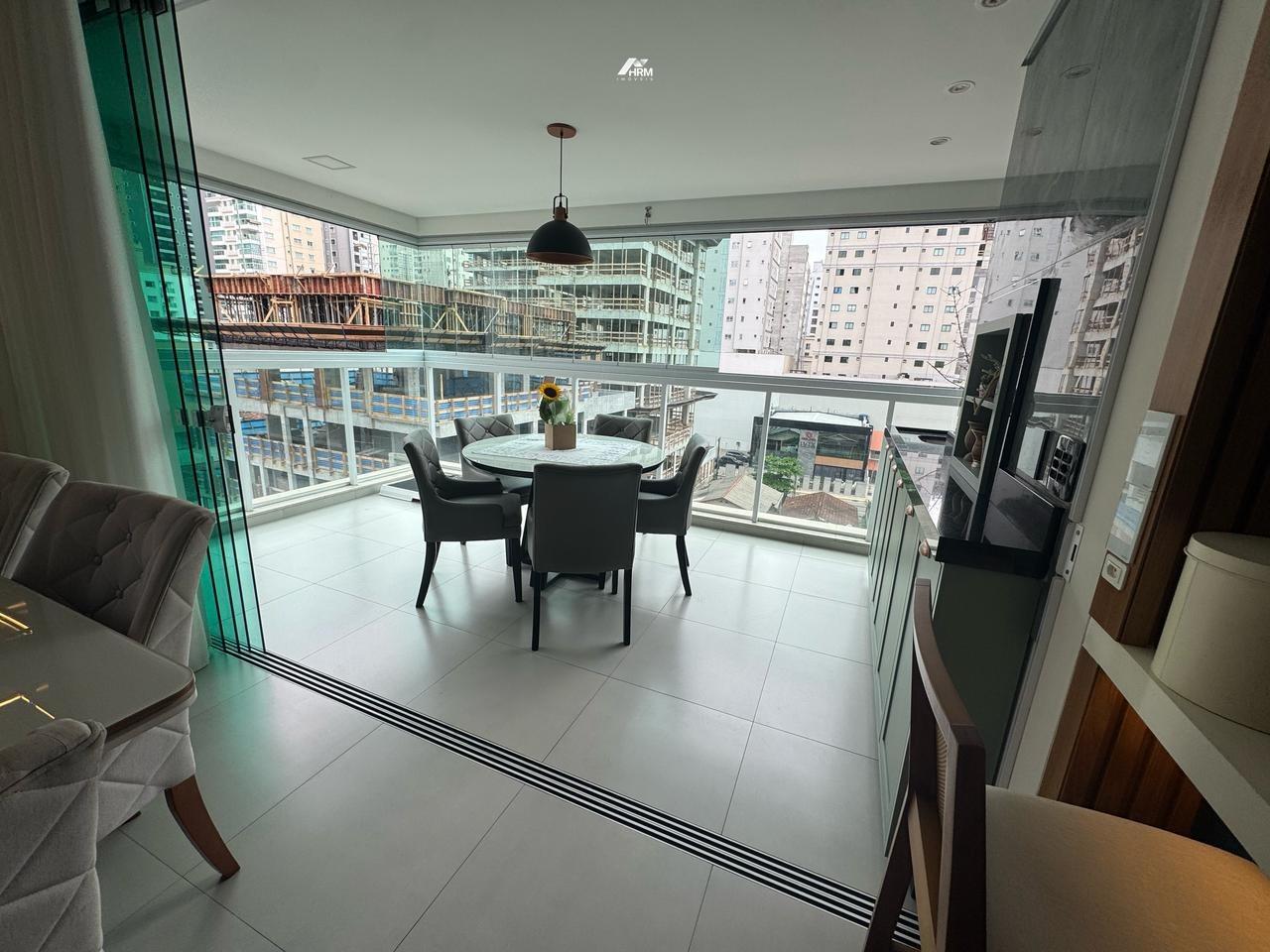 Apartamento à venda no Meia Praia: 