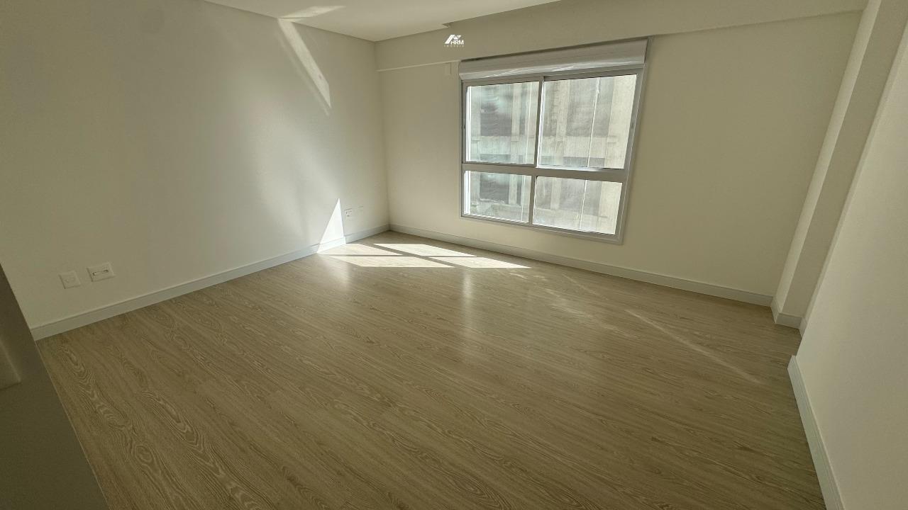 Apartamento à venda no Meia Praia: 