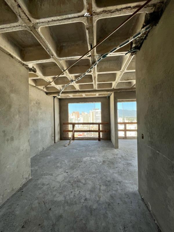 Apartamento à venda no Meia Praia: 