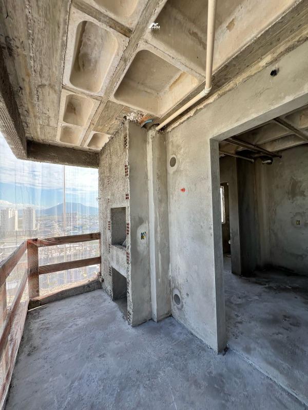 Apartamento à venda no Meia Praia: 