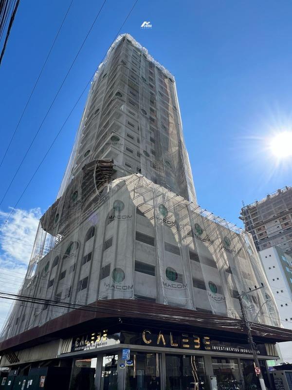 Apartamento à venda no Meia Praia: 