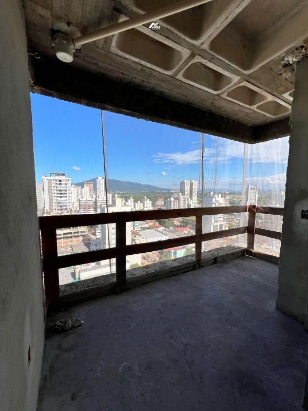 Apartamento à venda no Meia Praia: 