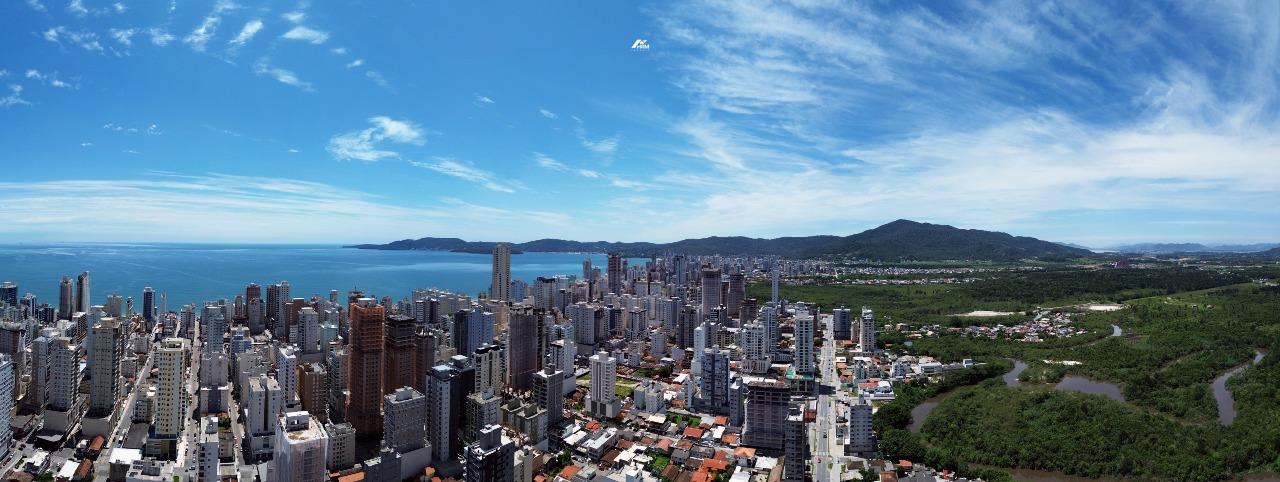 Apartamento à venda no Meia Praia: 