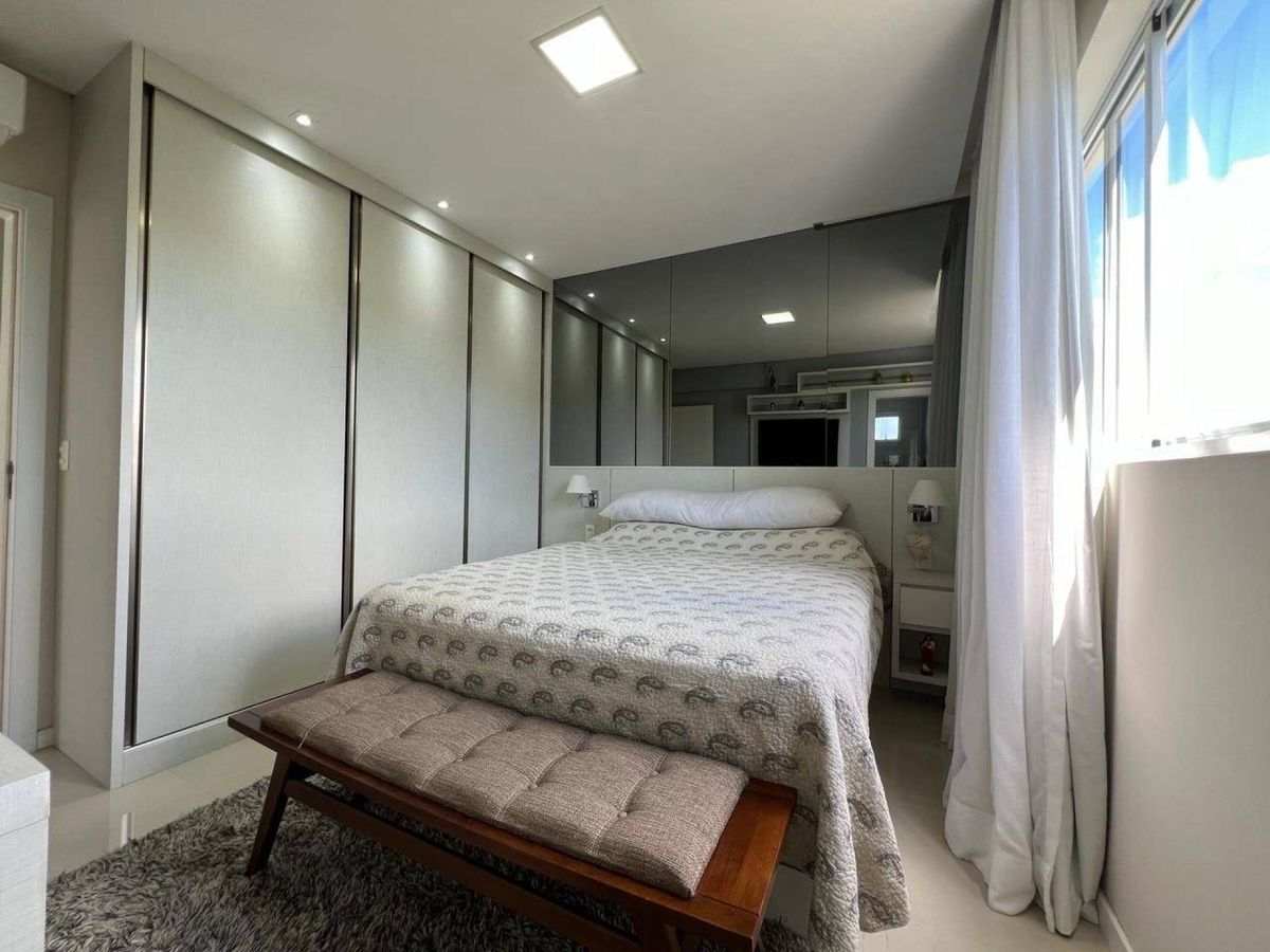 Apartamento à venda no Pioneiros: 