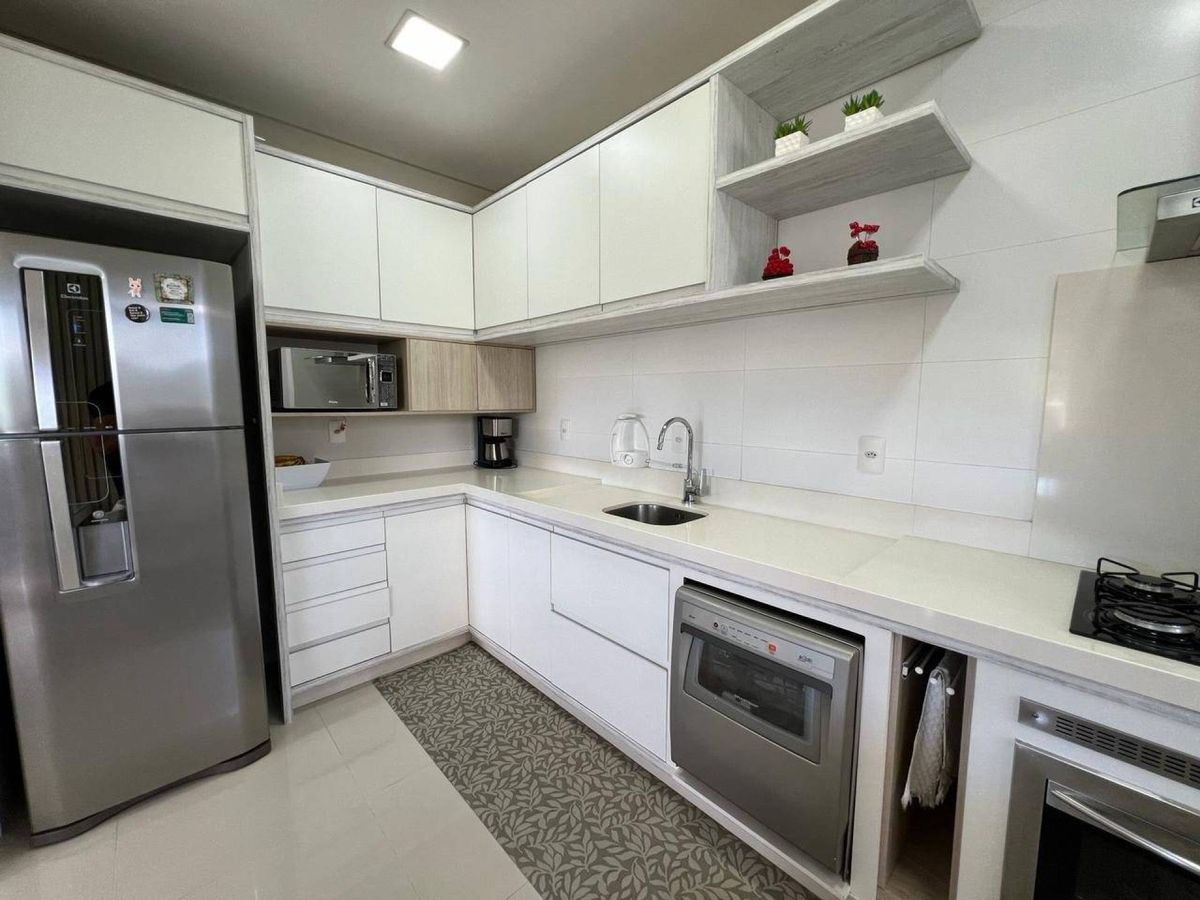 Apartamento à venda no Pioneiros: 