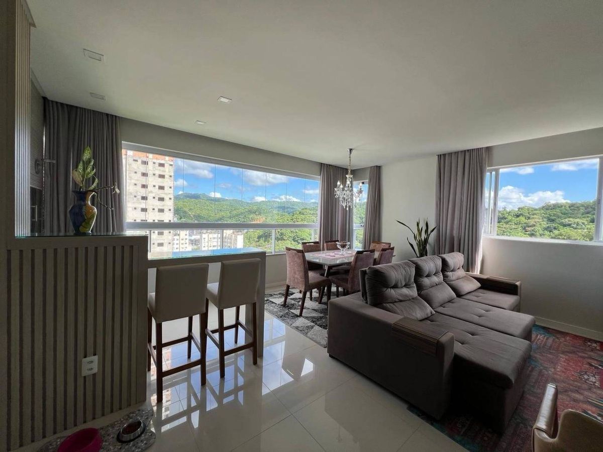 Apartamento à venda no Pioneiros: 