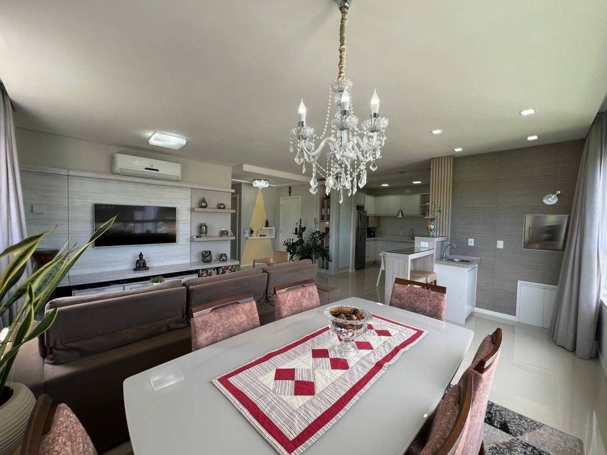 Apartamento à venda no Pioneiros: 