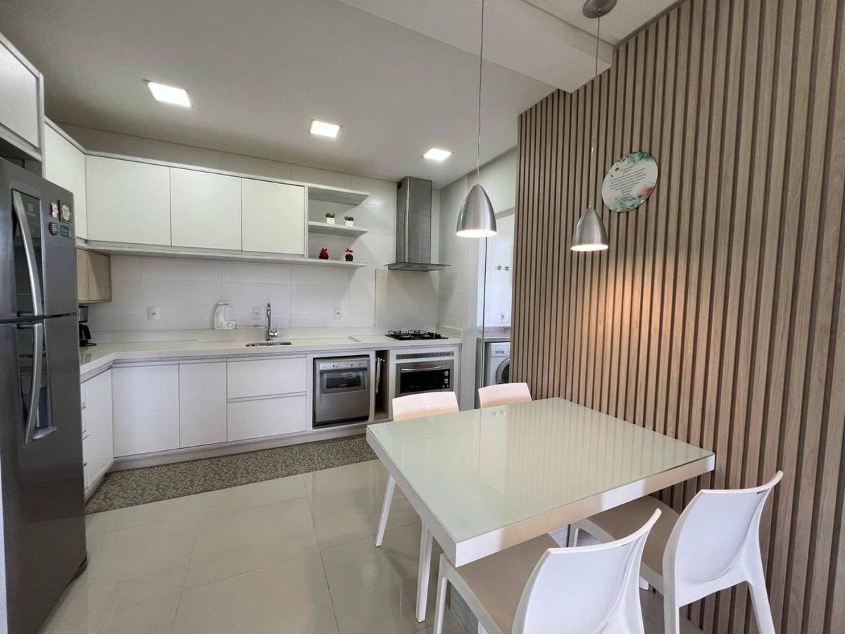 Apartamento à venda no Pioneiros: 