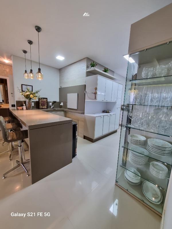 Apartamento à venda no Pioneiros: 