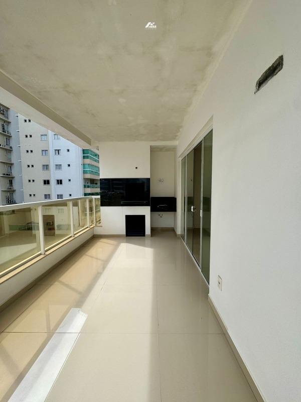 Apartamento à venda no Meia Praia: 