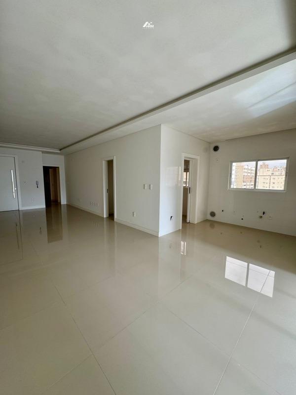 Apartamento à venda no Meia Praia: 