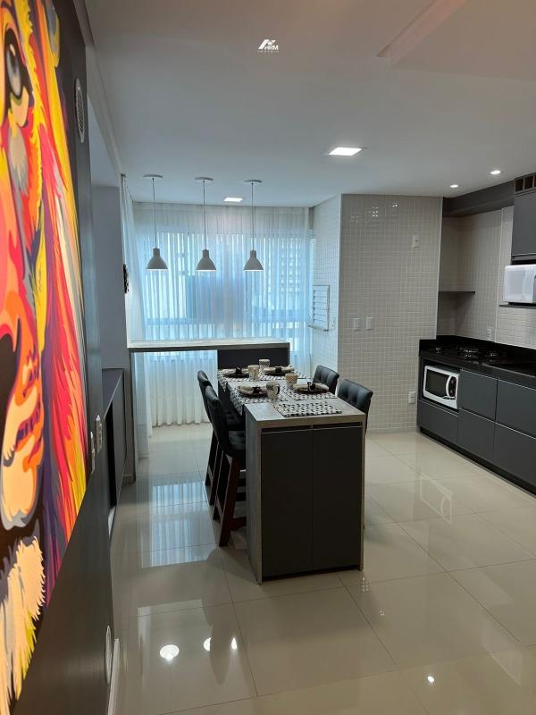 Apartamento à venda no Meia Praia: 