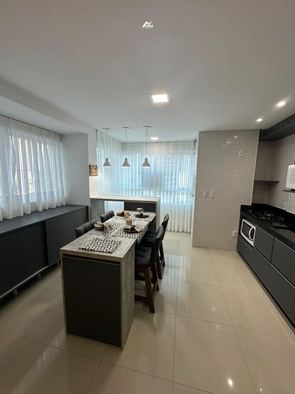 Apartamento à venda no Meia Praia: 