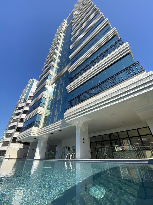 Apartamento à venda no Meia Praia: 