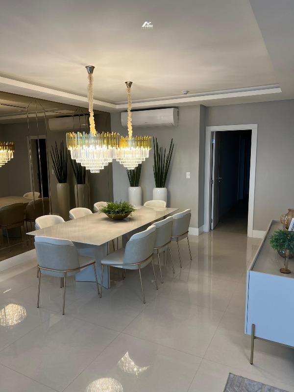 Apartamento à venda no Meia Praia: 