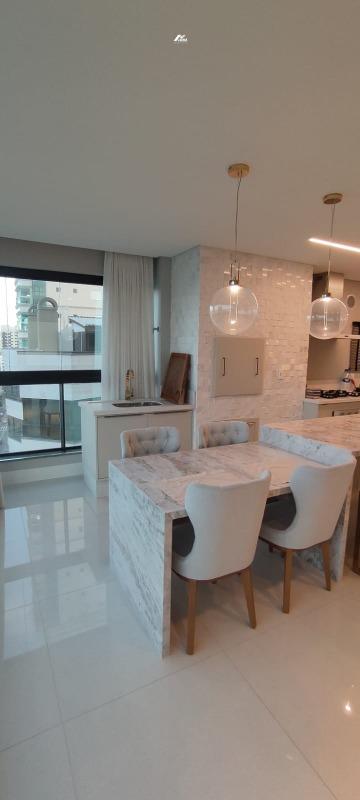 Apartamento à venda no Meia Praia: 