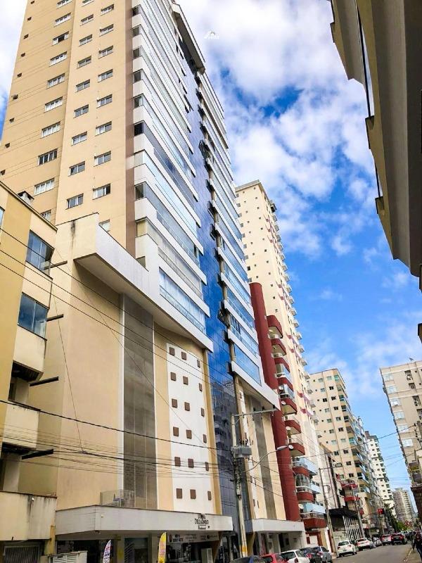 Apartamento à venda no Meia Praia: 