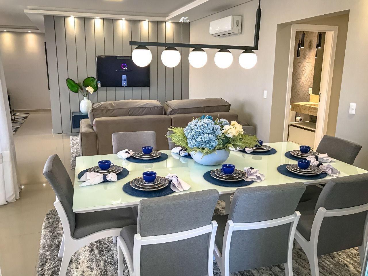 Apartamento à venda no Meia Praia: 