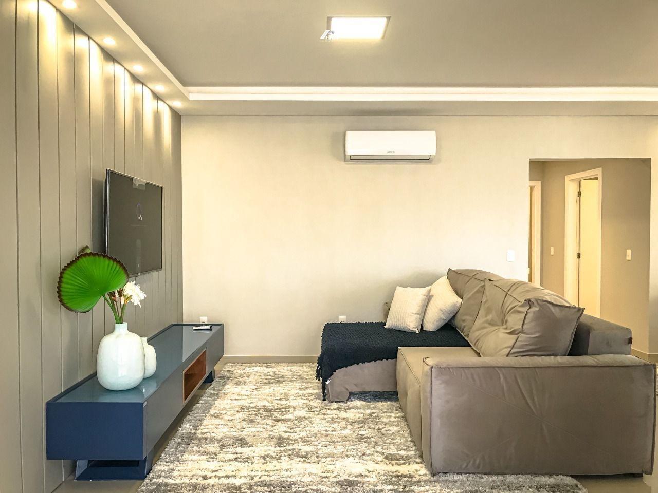 Apartamento à venda no Meia Praia: 