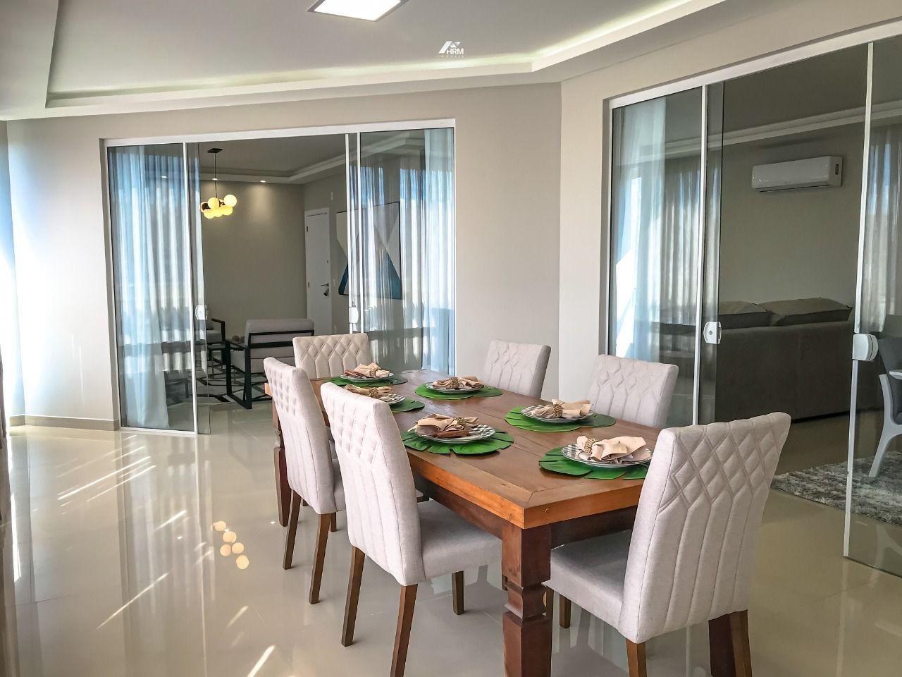 Apartamento à venda no Meia Praia: 