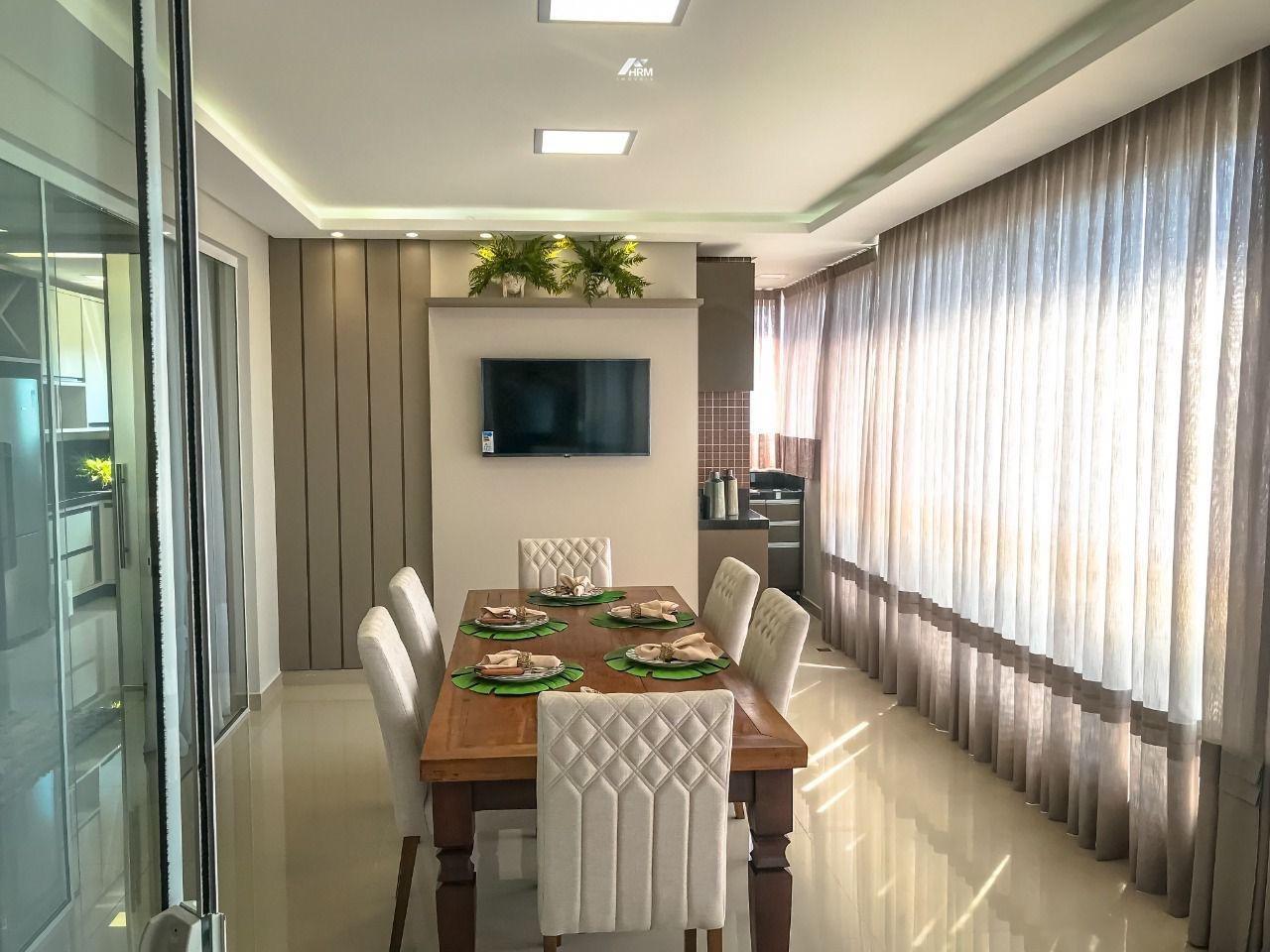 Apartamento à venda no Meia Praia: 