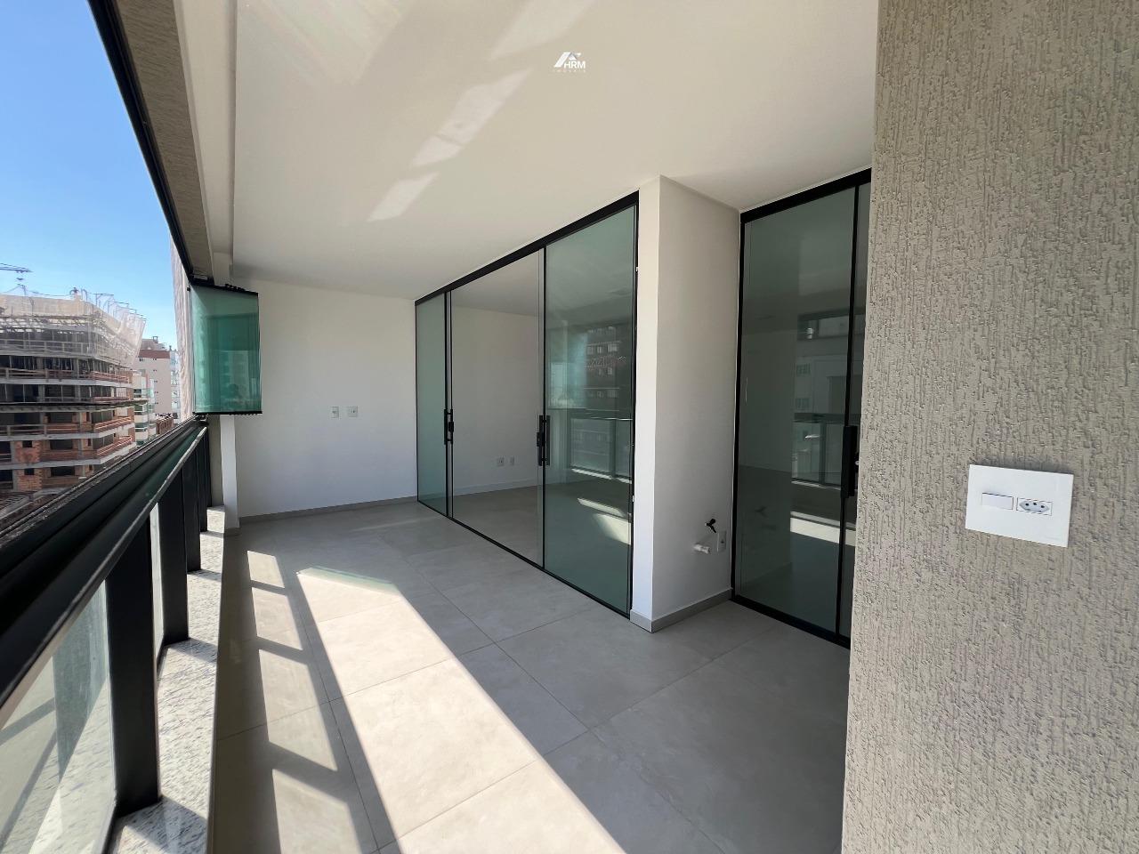 Apartamento à venda no Meia Praia: 