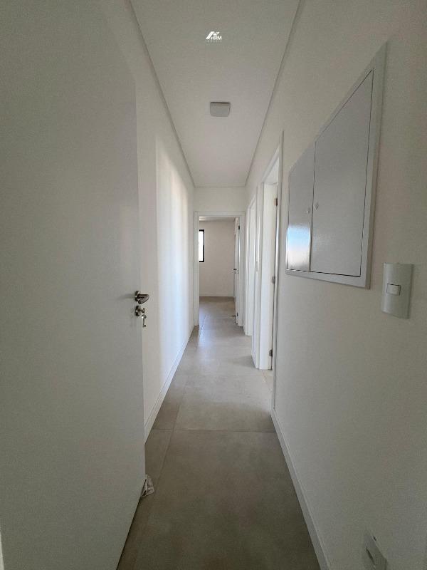 Apartamento à venda no Meia Praia: 