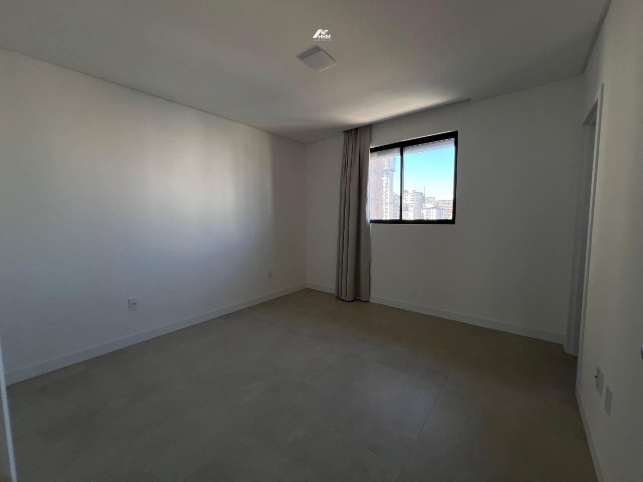 Apartamento à venda no Meia Praia: 