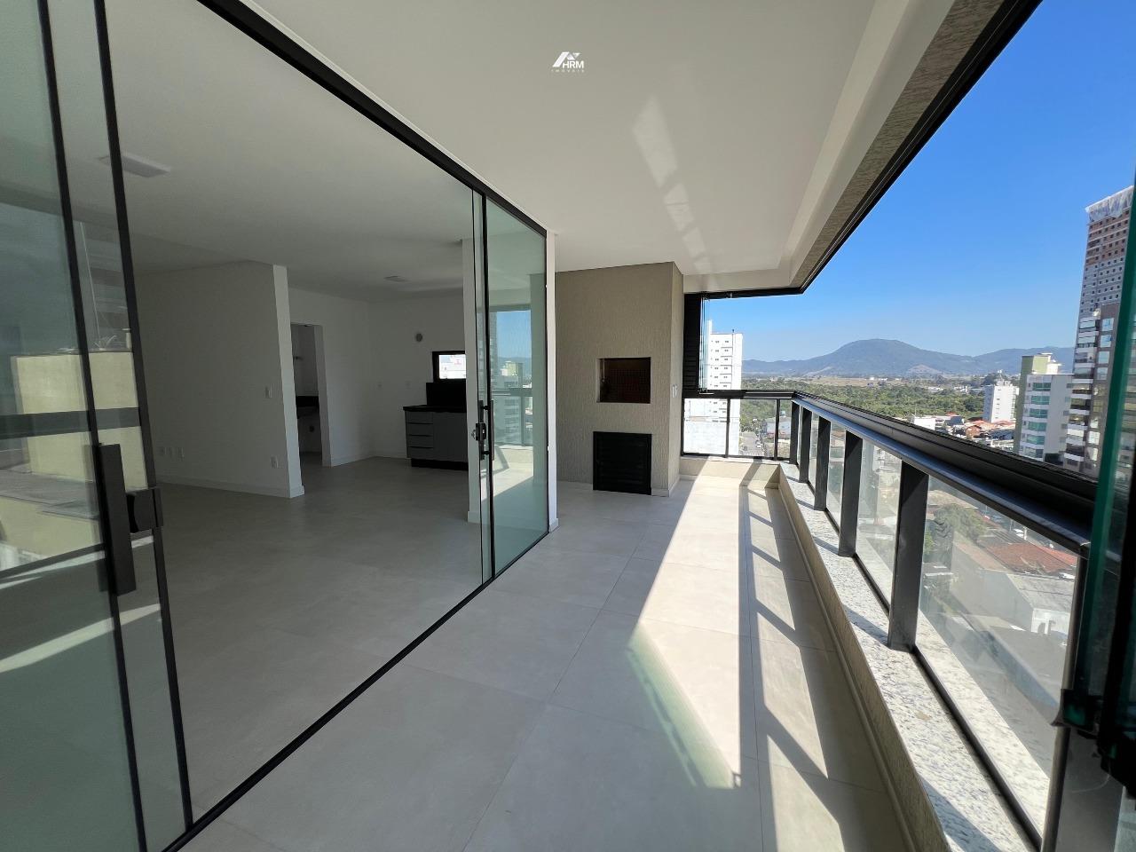 Apartamento à venda no Meia Praia: 