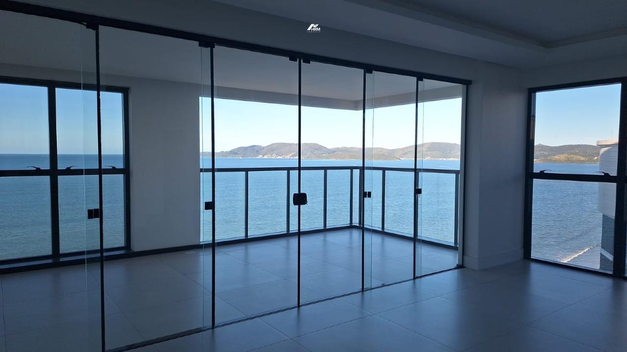 Apartamento à venda no Meia Praia: 