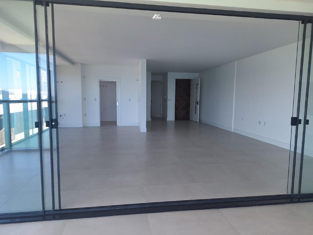 Apartamento à venda no Meia Praia: 