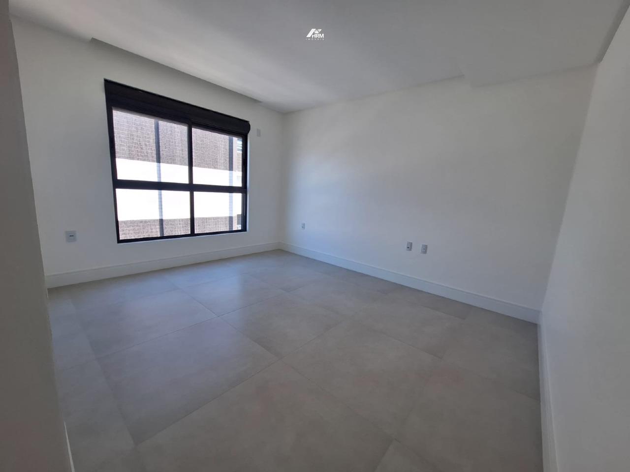 Apartamento à venda no Meia Praia: 