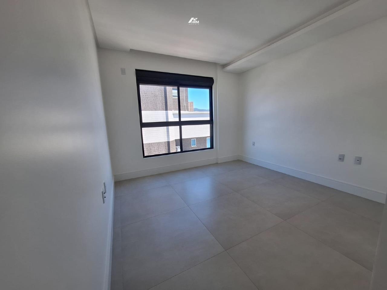 Apartamento à venda no Meia Praia: 