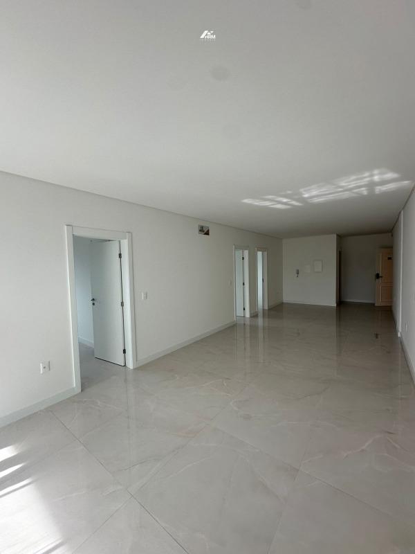 Apartamento à venda no Perequê: 