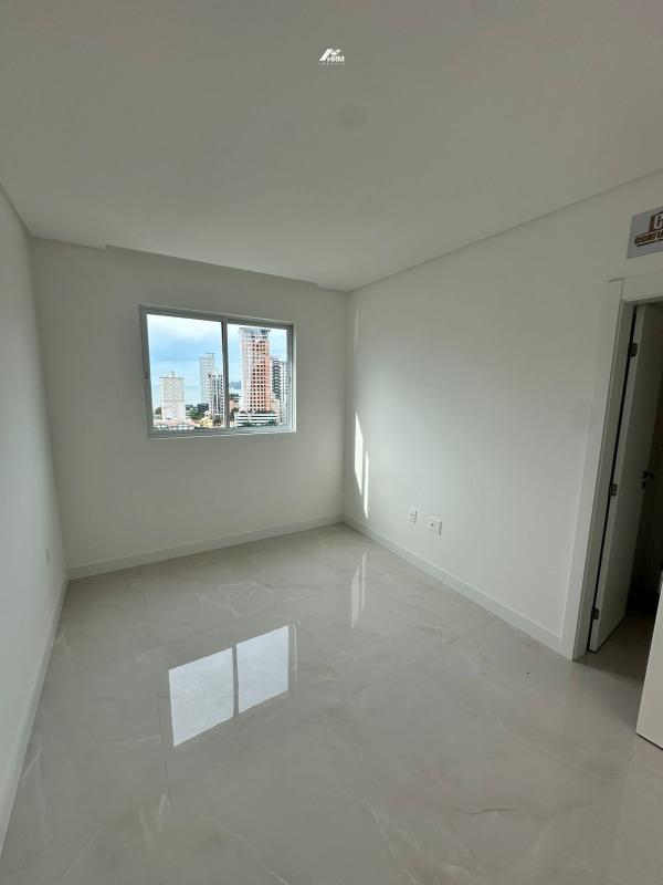 Apartamento à venda no Perequê: 