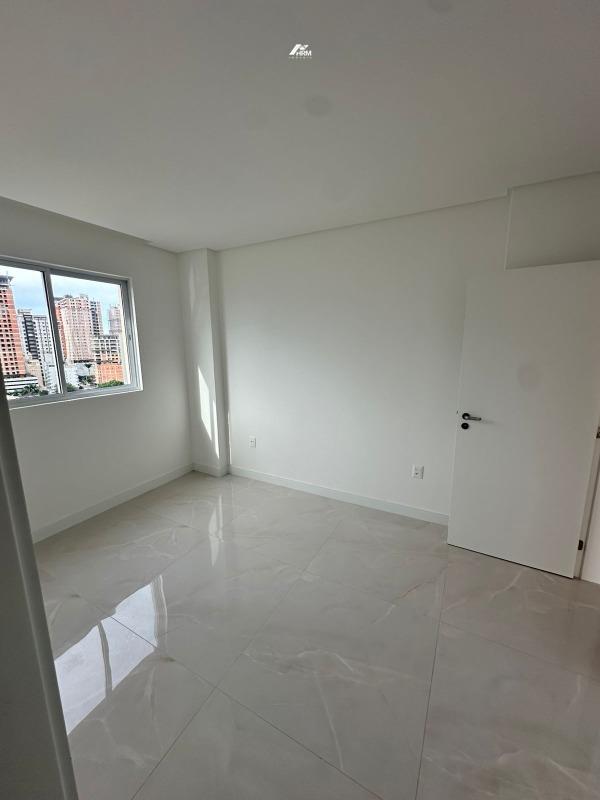 Apartamento à venda no Perequê: 