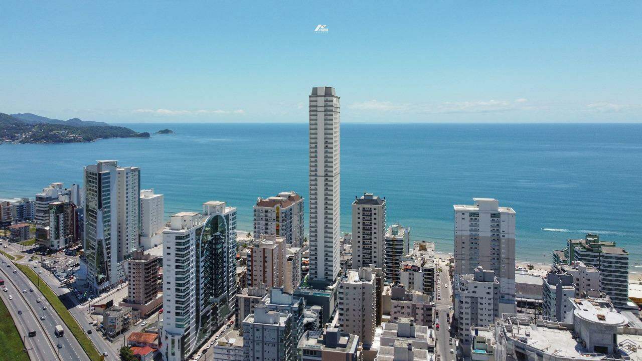 Apartamento à venda no Meia Praia: 