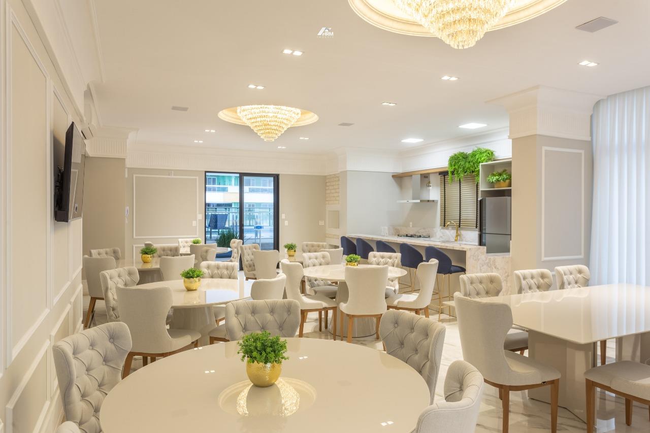 Apartamento à venda no Meia Praia: 