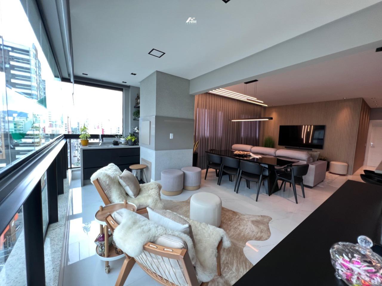 Apartamento à venda no Meia Praia: 