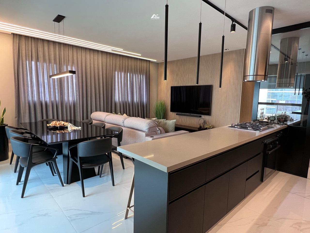 Apartamento à venda no Meia Praia: 