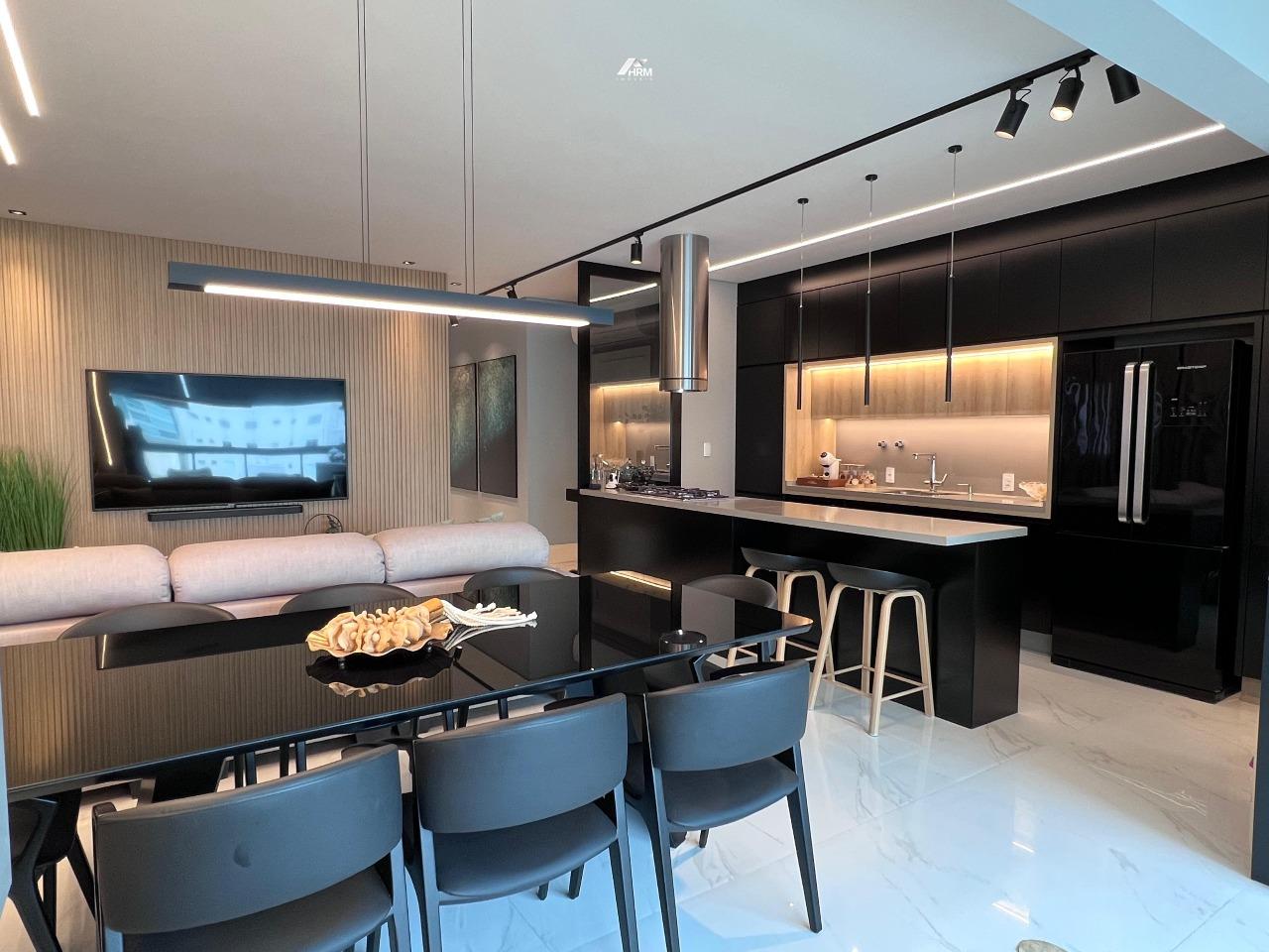 Apartamento à venda no Meia Praia: 