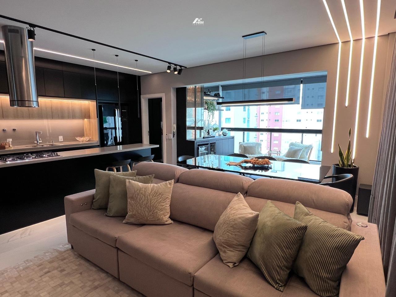 Apartamento à venda no Meia Praia: 