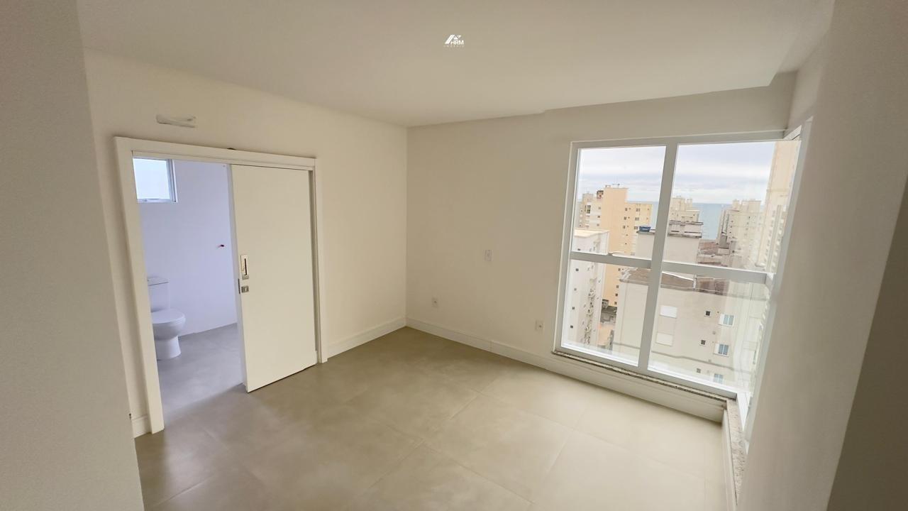 Apartamento à venda no Meia Praia: 