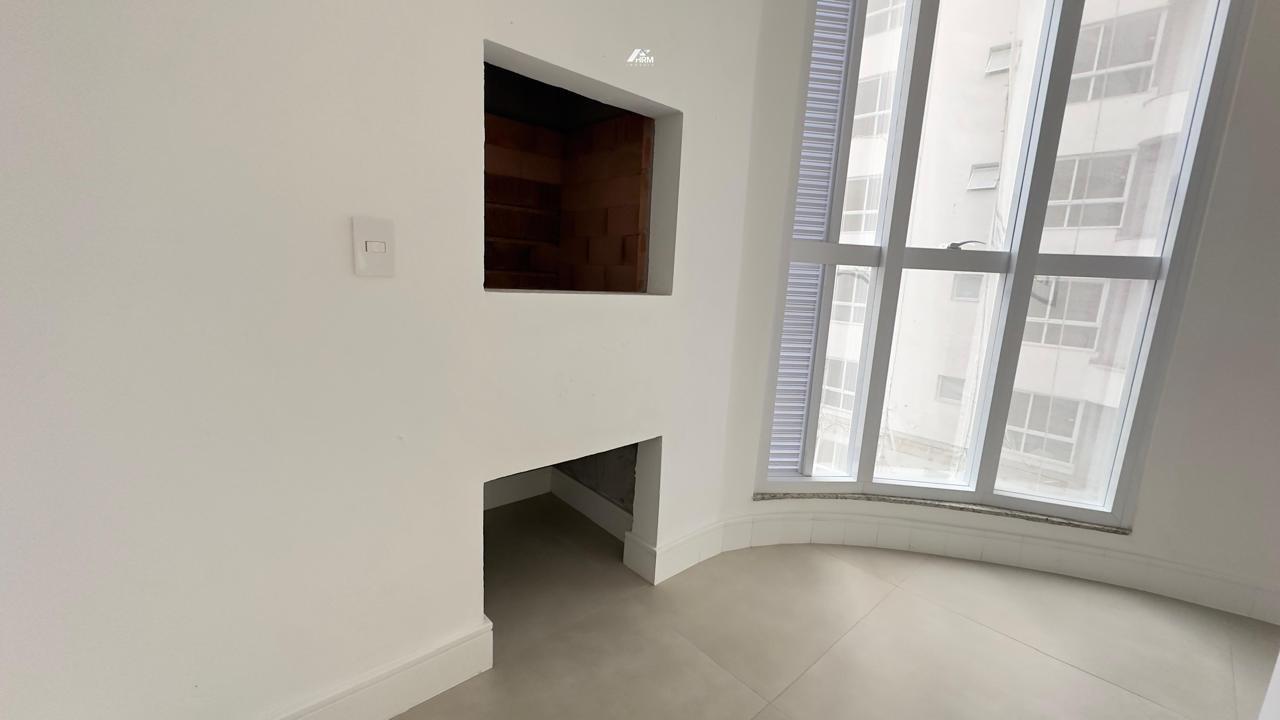 Apartamento à venda no Meia Praia: 