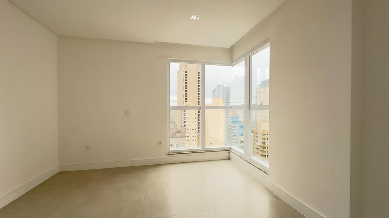 Apartamento à venda no Meia Praia: 