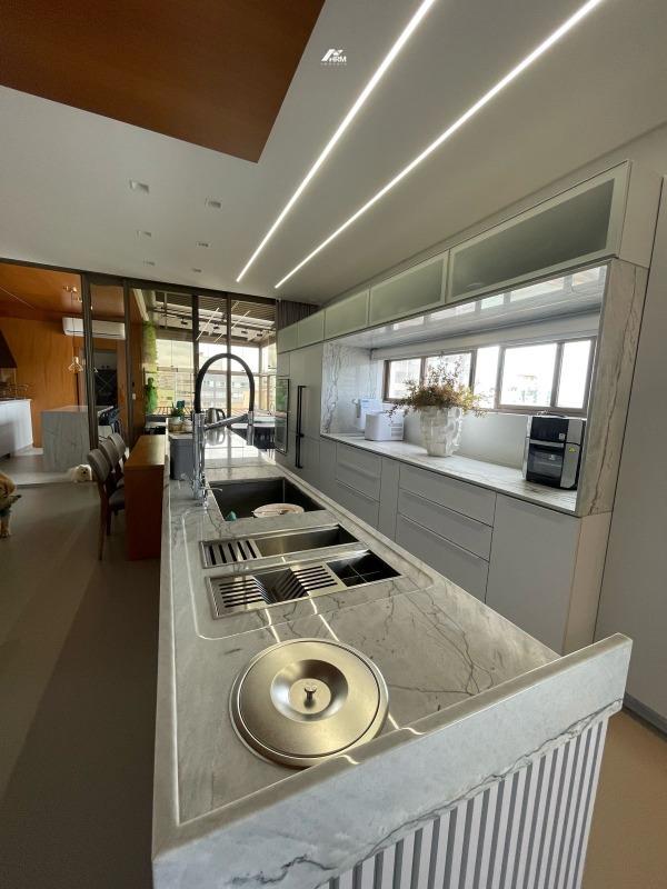 Apartamento à venda no Meia Praia: 