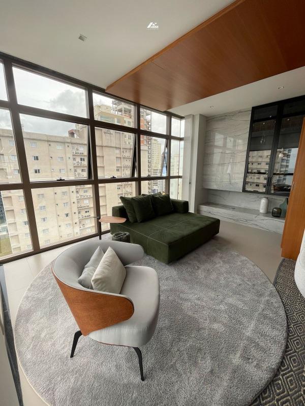 Apartamento à venda no Meia Praia: 