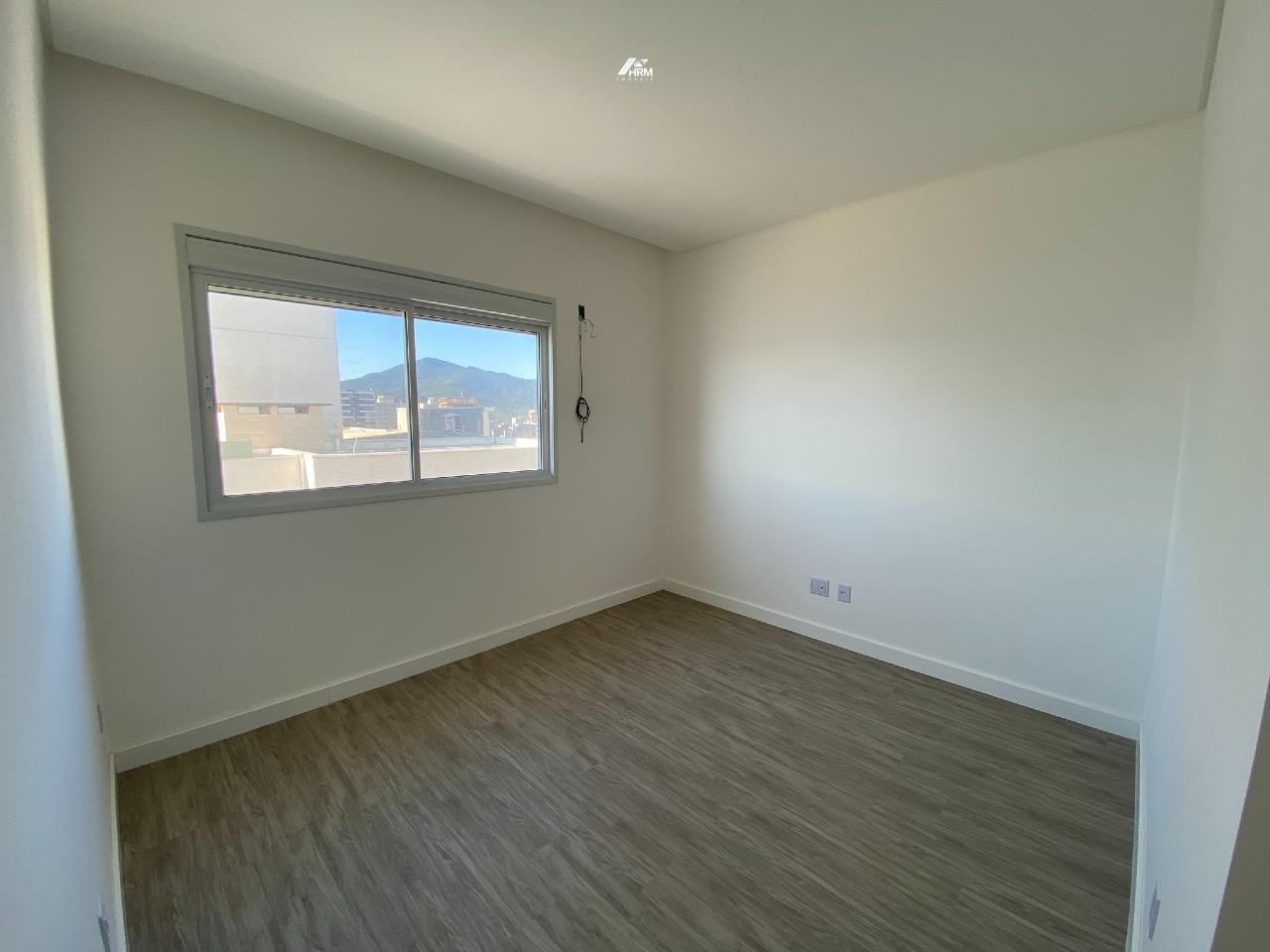Apartamento à venda no Meia Praia: 