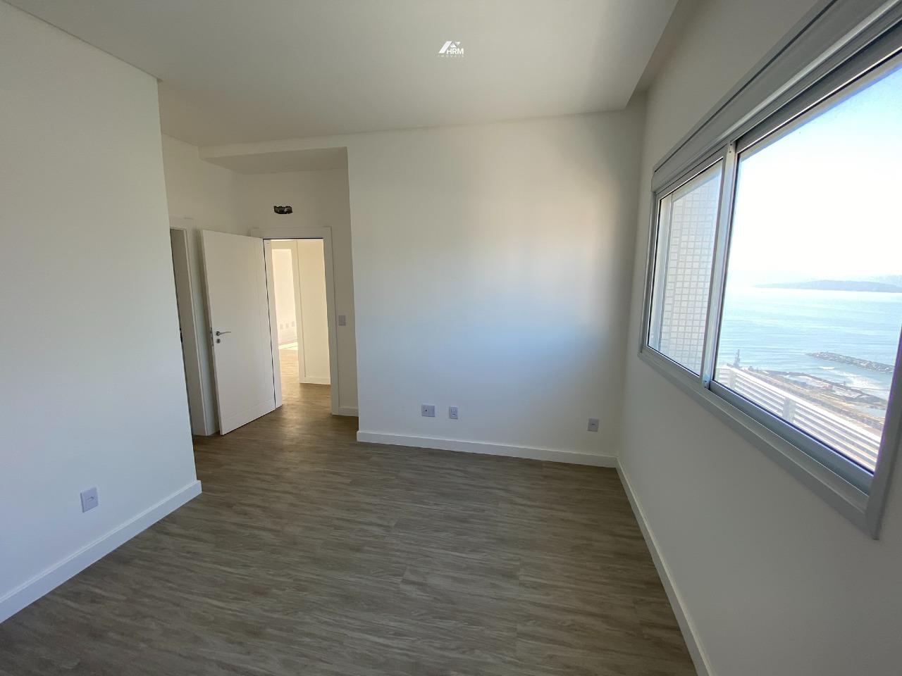 Apartamento à venda no Meia Praia: 